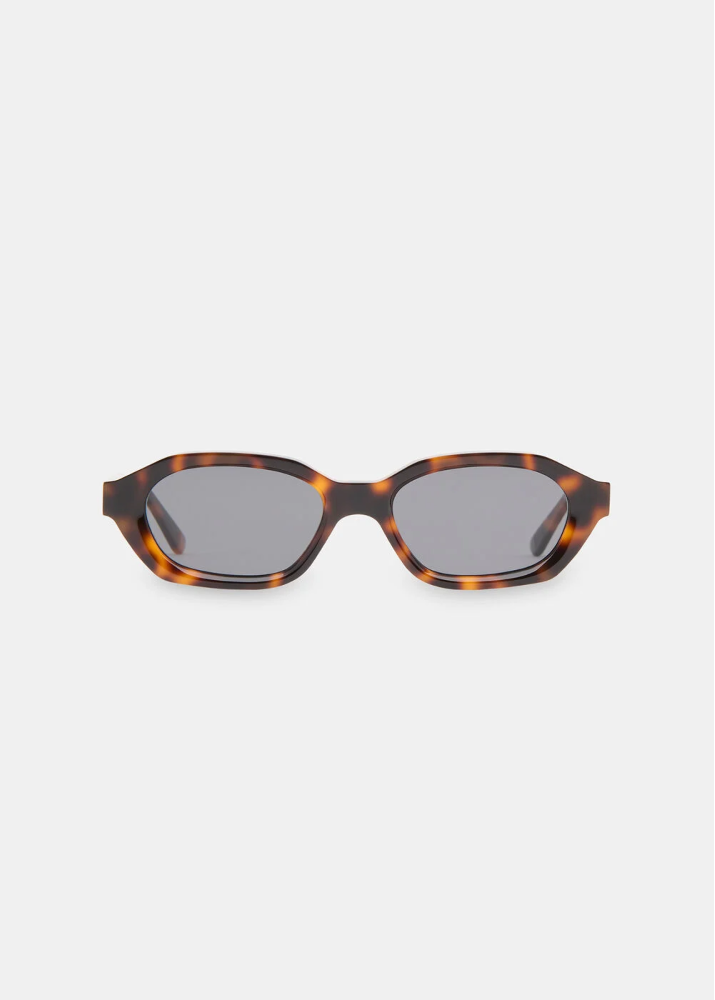 Flatshot of the luca sunglasses