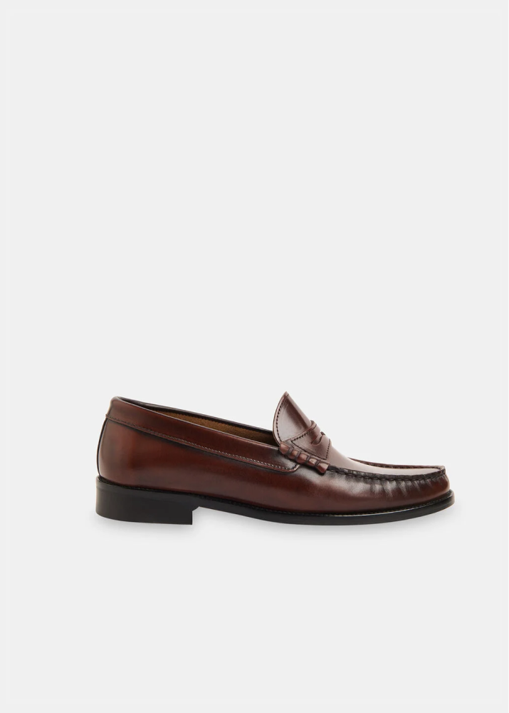 Flatshot of the manny slim loafer