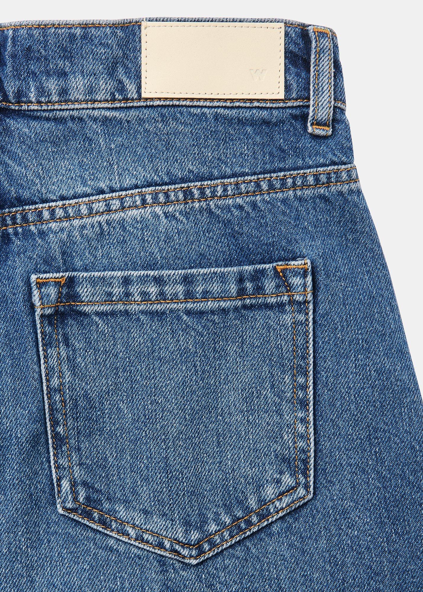 Petite Authentic Barrel Leg Jean