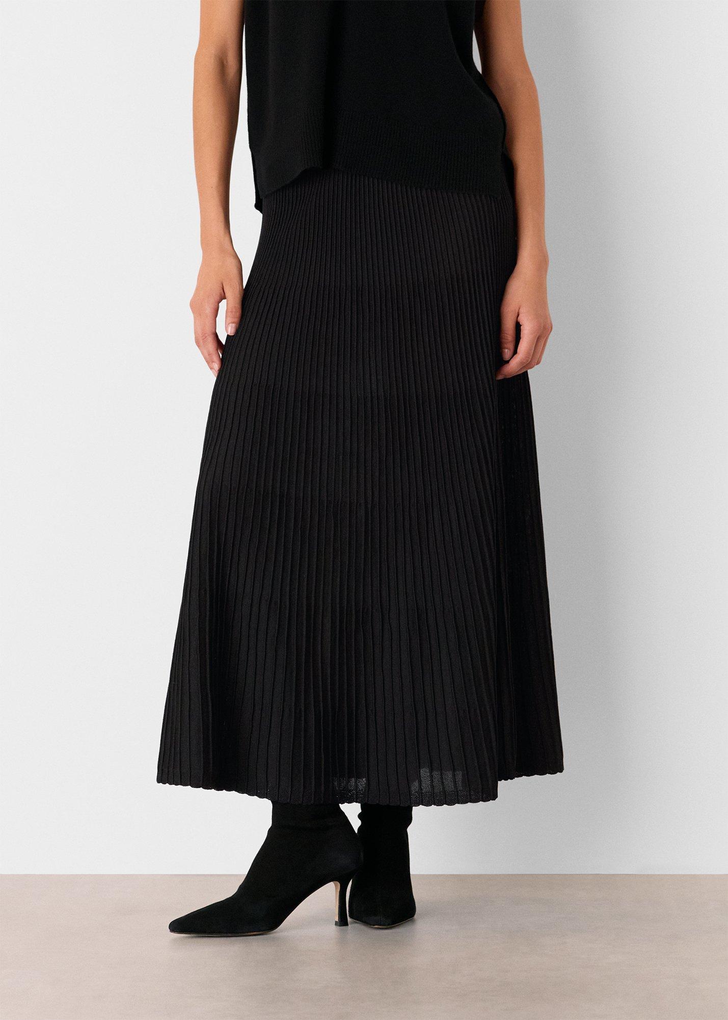 Black Knitted Pleated Skirt