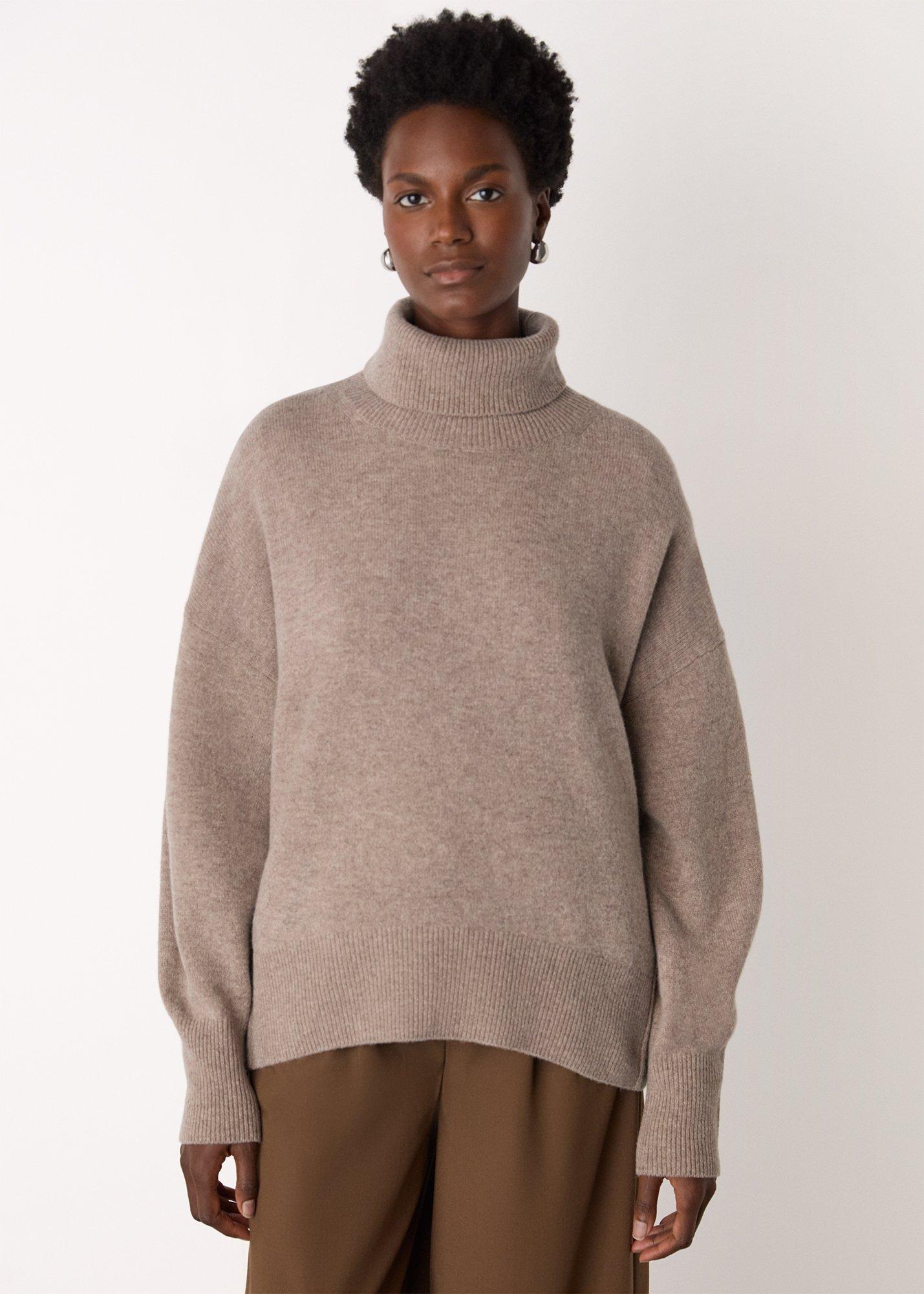 Wool Roll Curved Hem Knit