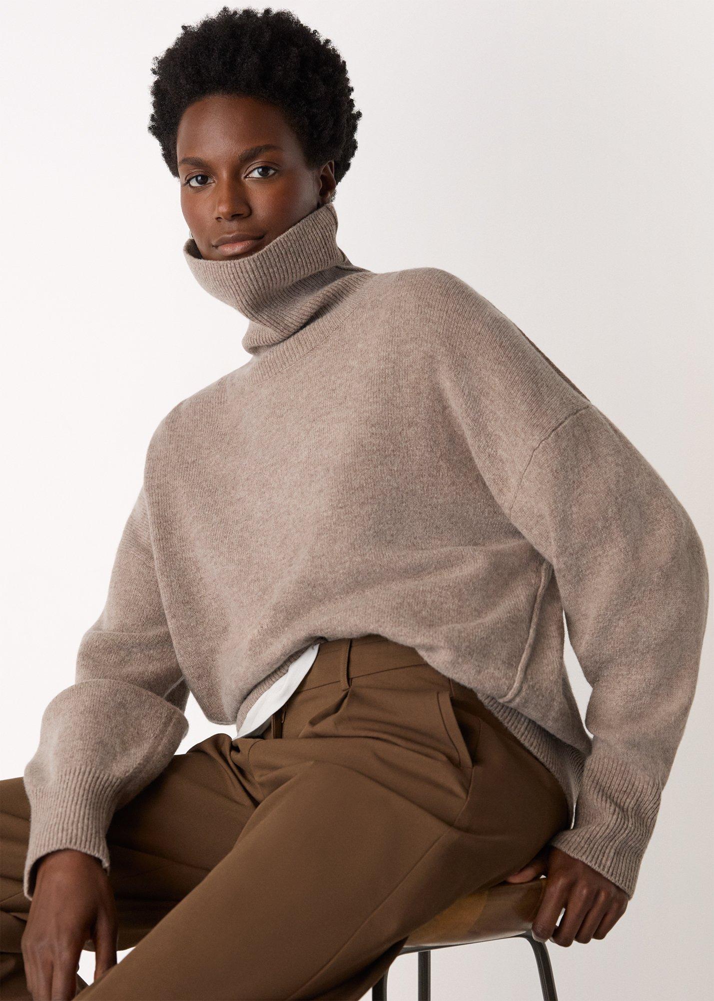 Wool Roll Curved Hem Knit