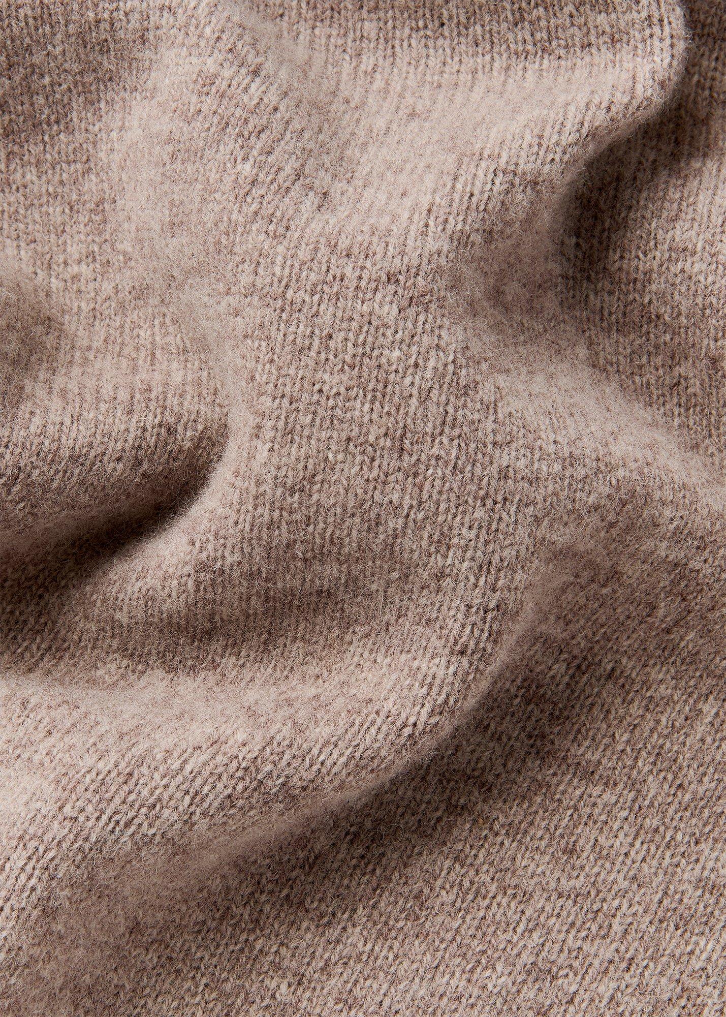 Wool Roll Curved Hem Knit